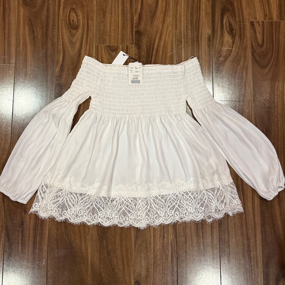 BB Dakota Crisp White Smocked Top